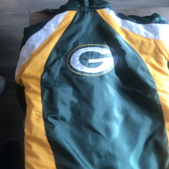 NFL woman’s Greenbay packers winter jacket - Picture 2 of 4